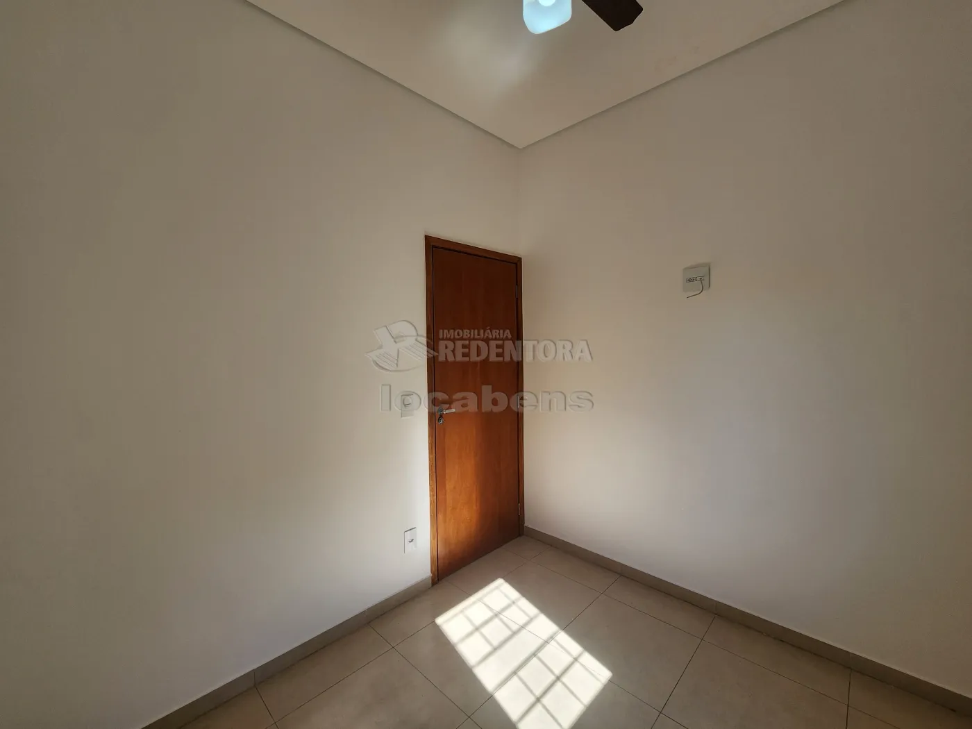 Alugar Casa / Padrão em São José do Rio Preto R$ 1.800,00 - Foto 9