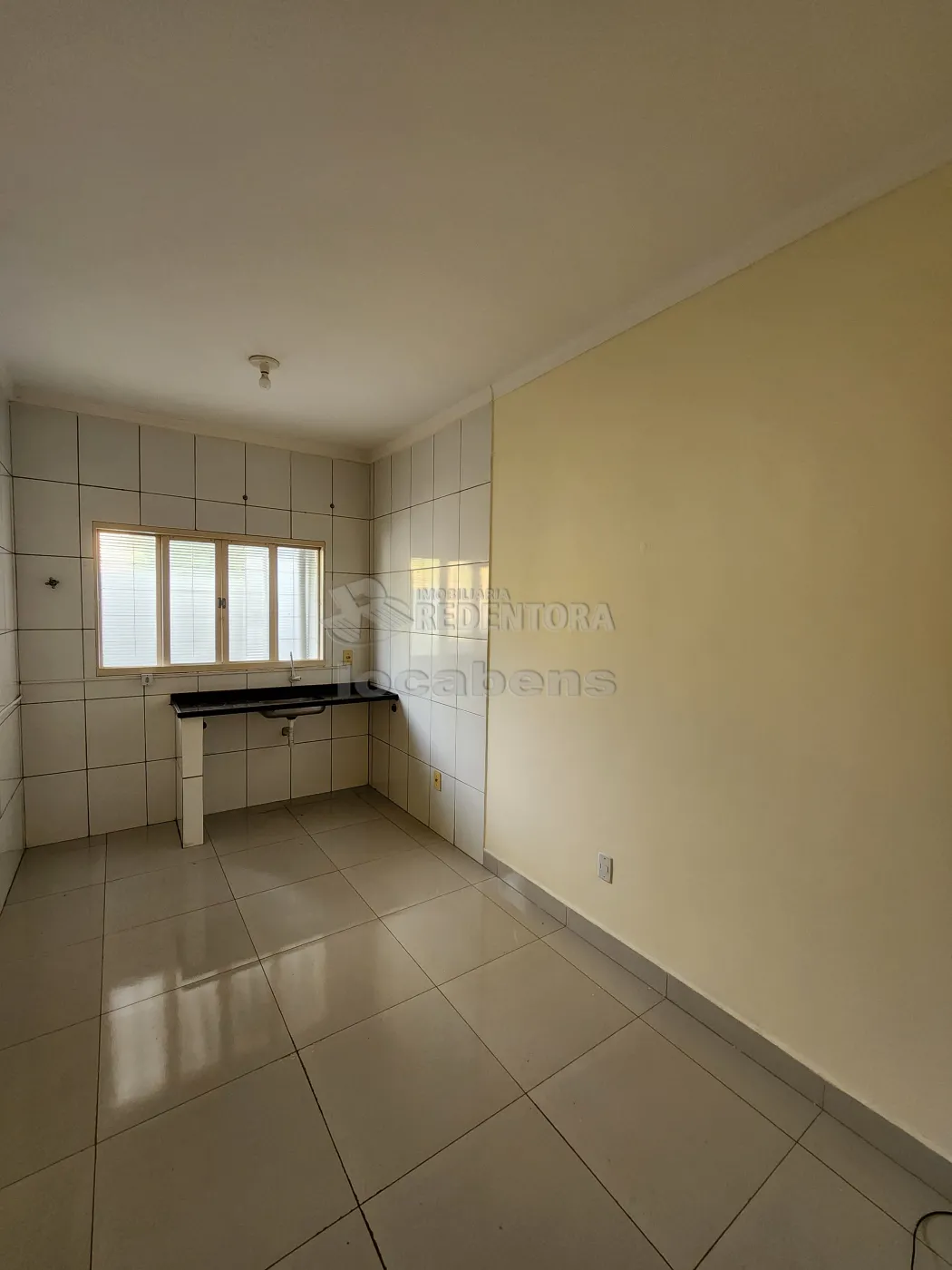 Alugar Casa / Padrão em São José do Rio Preto R$ 1.000,00 - Foto 1