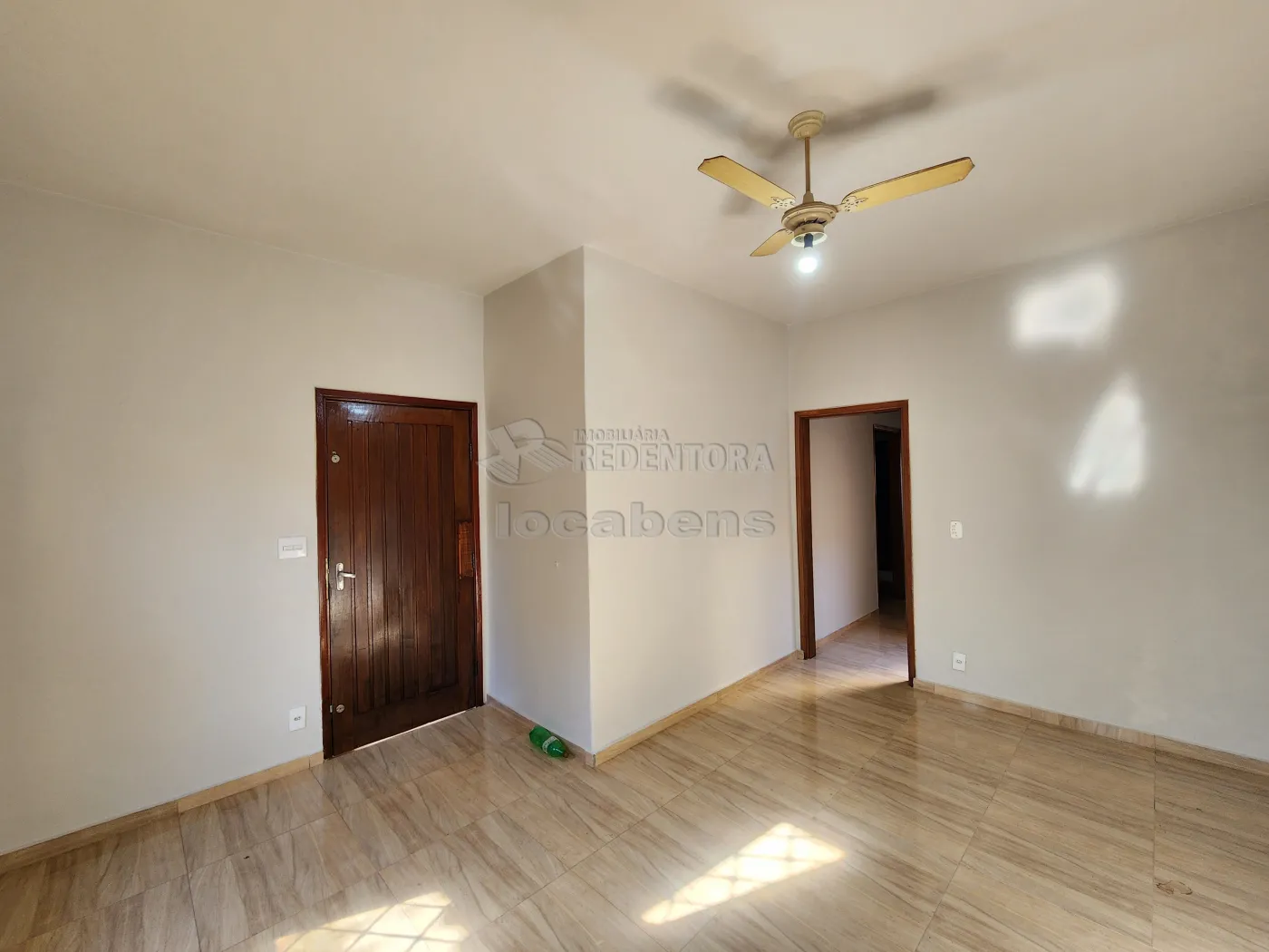 Alugar Casa / Padrão em São José do Rio Preto R$ 1.500,00 - Foto 2