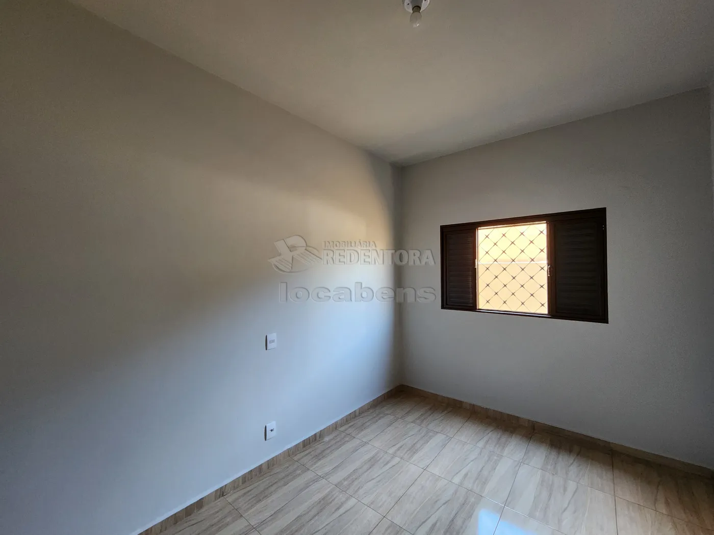 Alugar Casa / Padrão em São José do Rio Preto R$ 1.500,00 - Foto 6