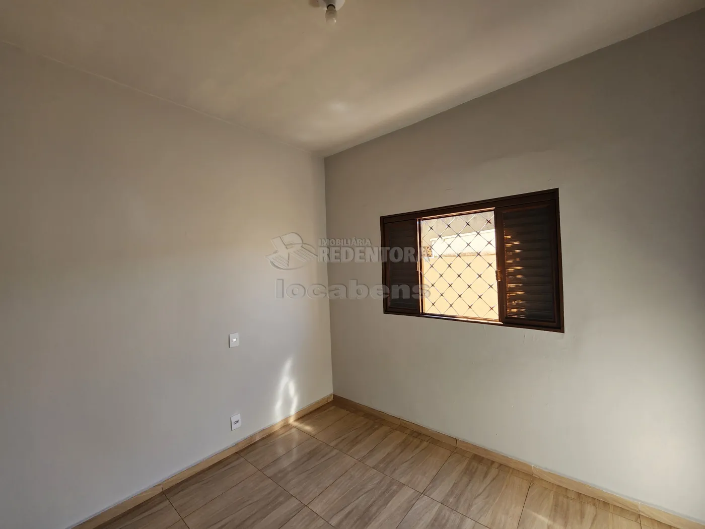 Alugar Casa / Padrão em São José do Rio Preto R$ 1.500,00 - Foto 8