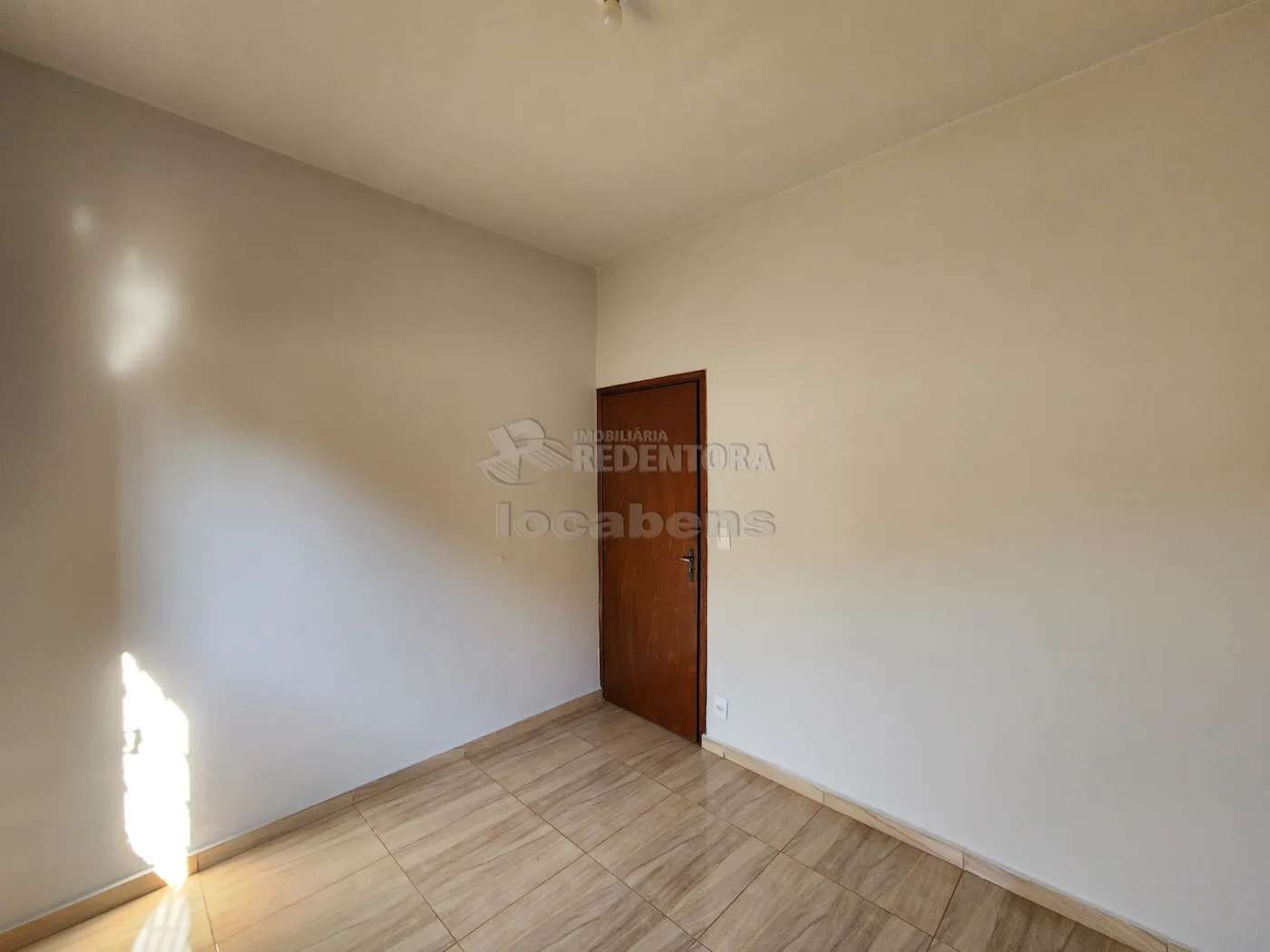 Alugar Casa / Padrão em São José do Rio Preto R$ 1.500,00 - Foto 9