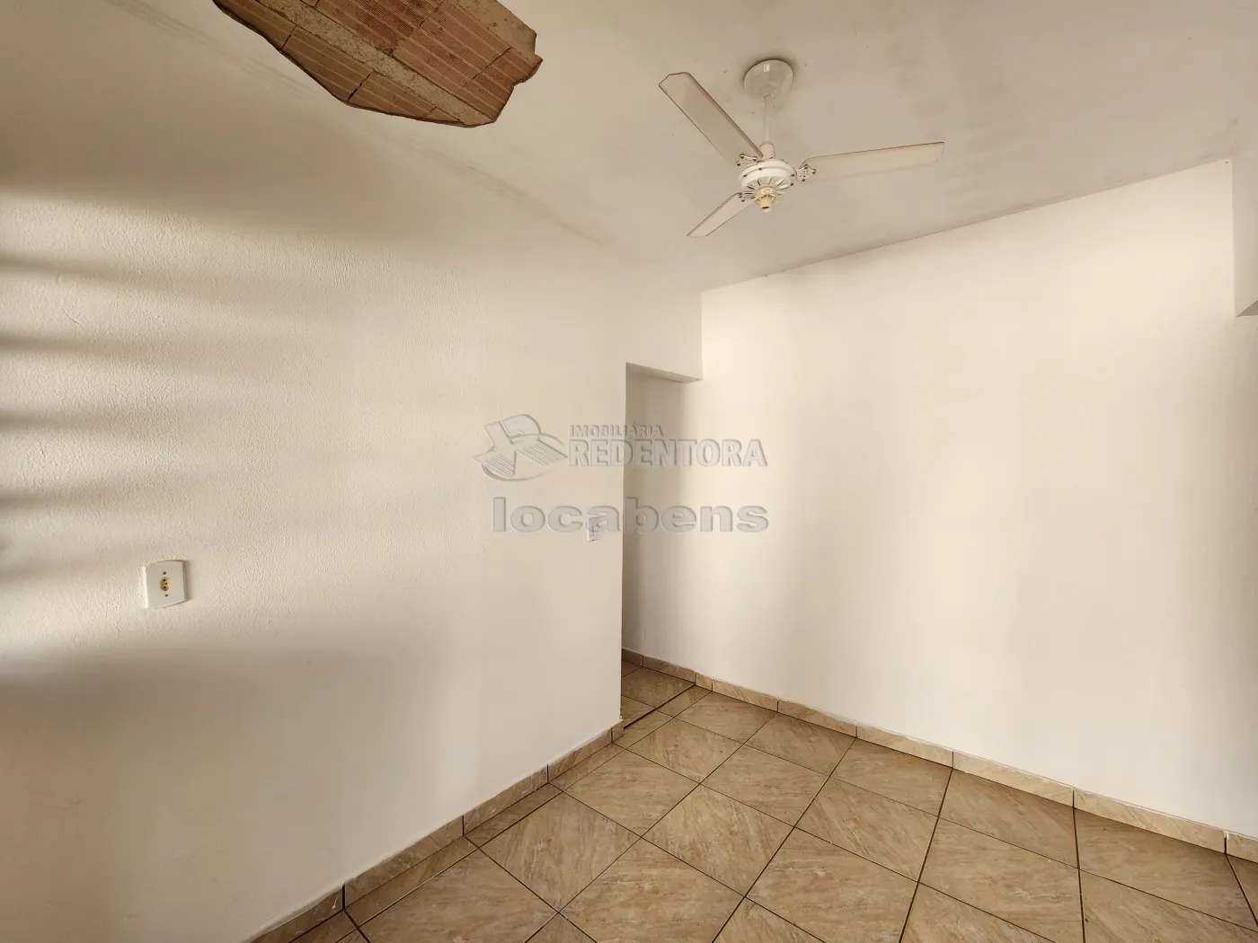 Alugar Casa / Padrão em São José do Rio Preto R$ 850,00 - Foto 1
