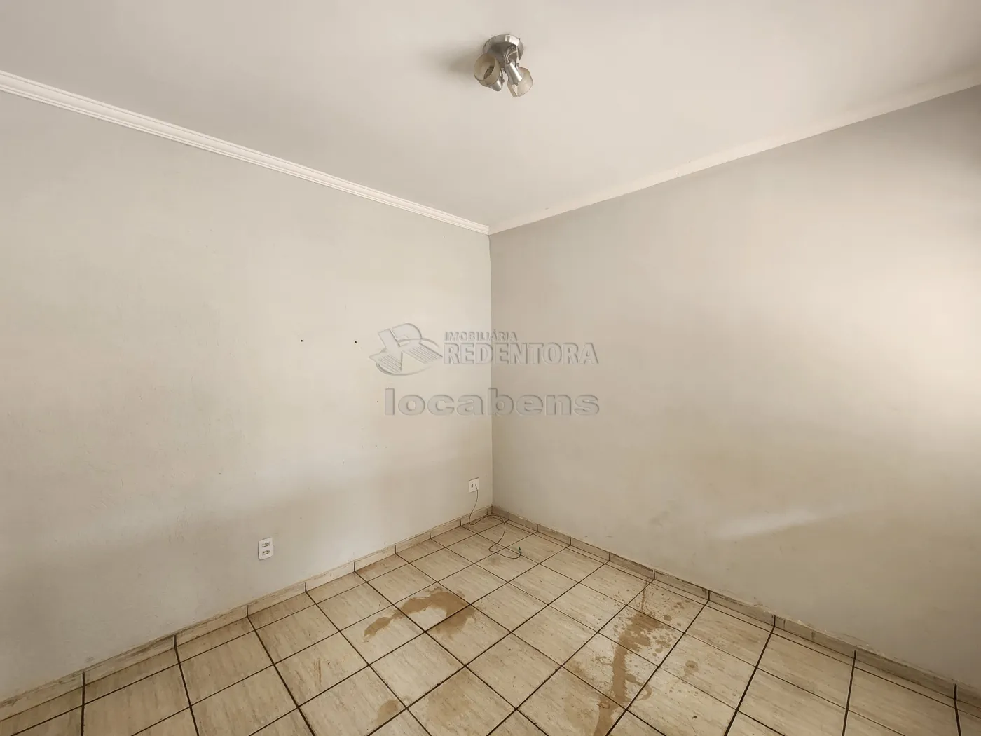 Alugar Casa / Padrão em São José do Rio Preto R$ 1.300,00 - Foto 2