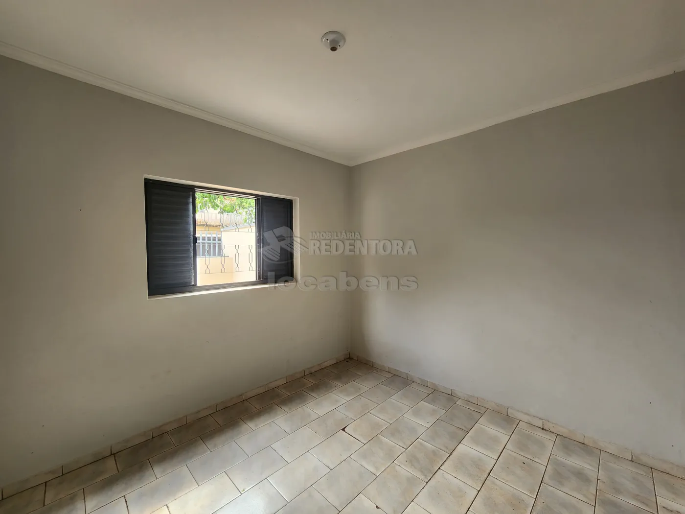 Alugar Casa / Padrão em São José do Rio Preto R$ 1.300,00 - Foto 5