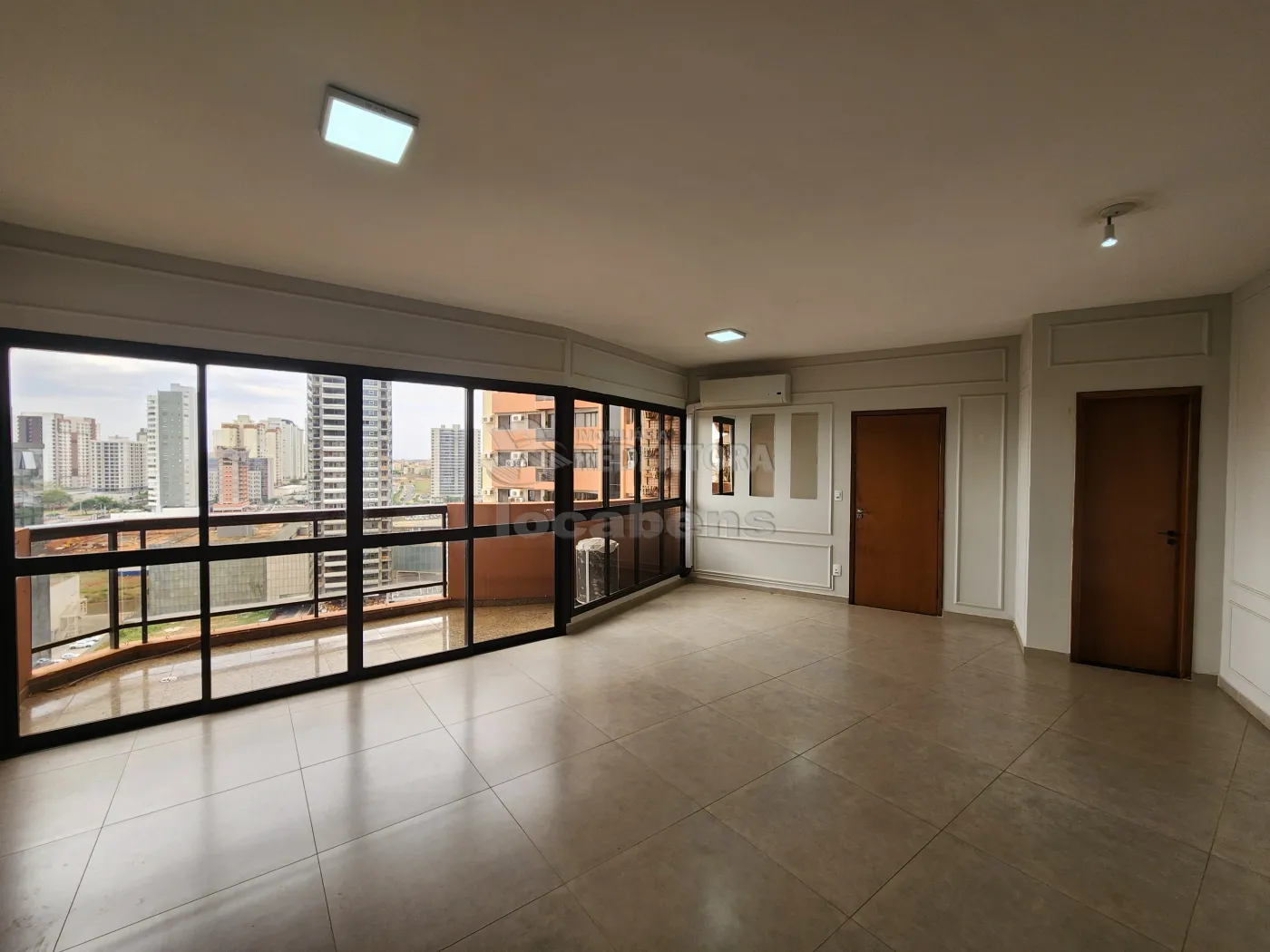 Apartamento à venda com 3 quartos, 126m² - Foto 2