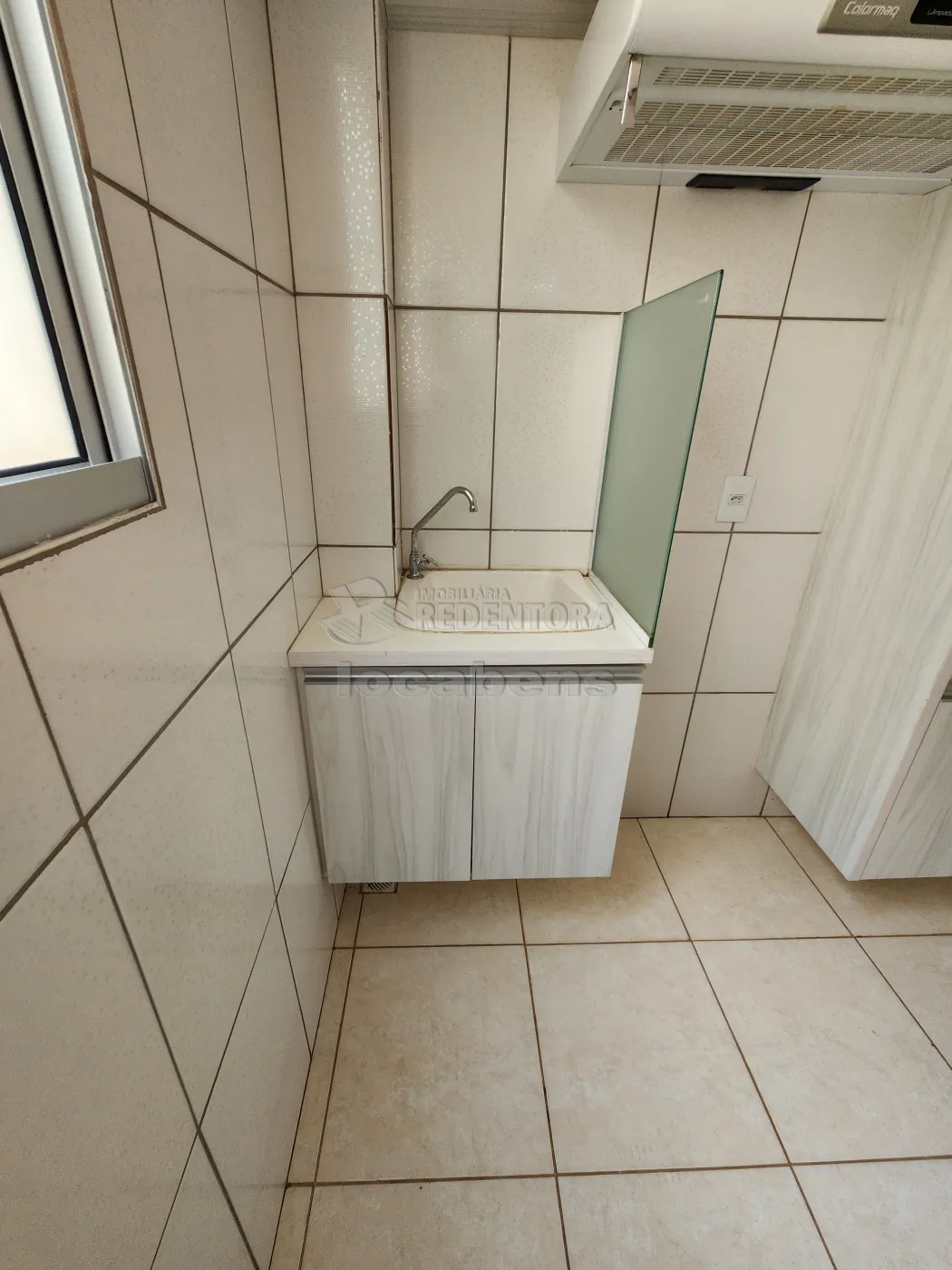 Alugar Apartamento / Padrão em São José do Rio Preto R$ 900,00 - Foto 3