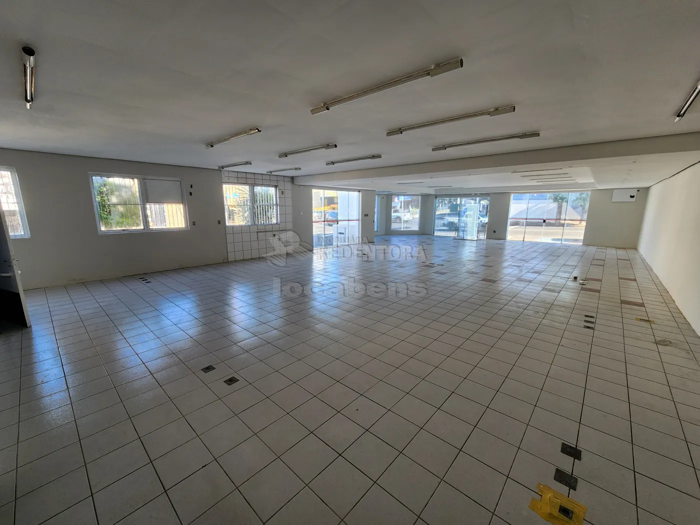 Alugar Comercial / Salão em São José do Rio Preto R$ 6.800,00 - Foto 2