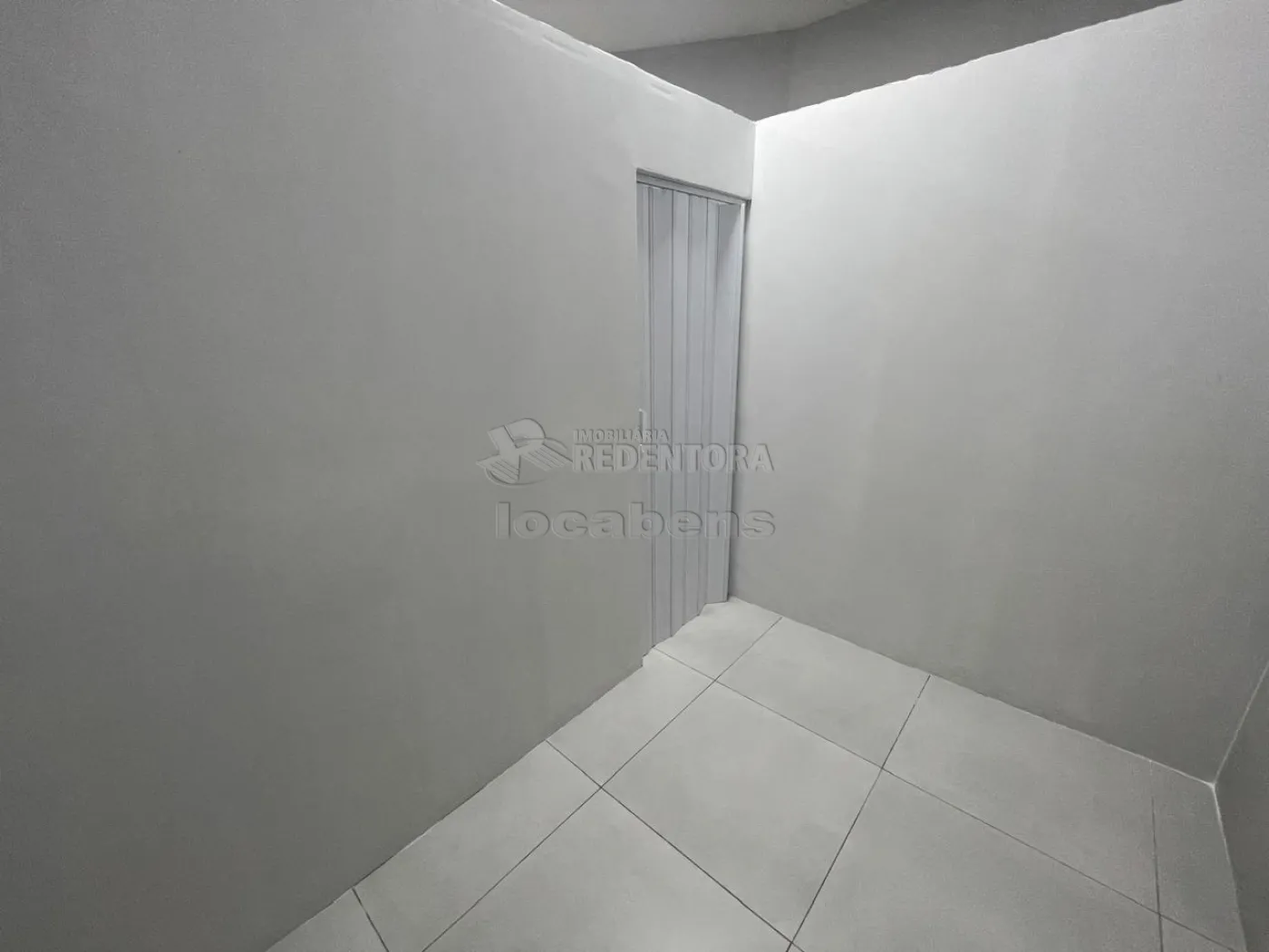 Alugar Comercial / Sala em São José do Rio Preto R$ 900,00 - Foto 3