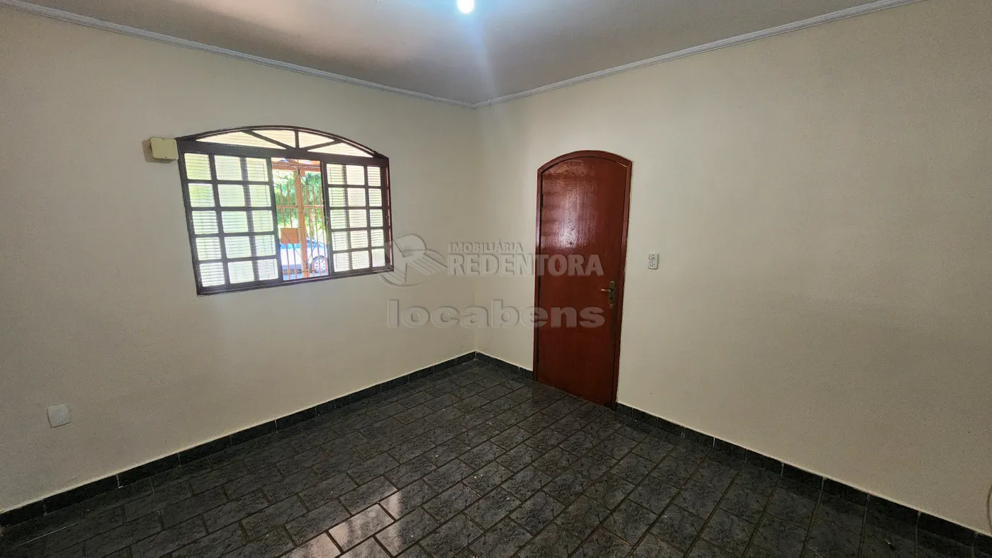 Alugar Casa / Padrão em São José do Rio Preto R$ 1.350,00 - Foto 3