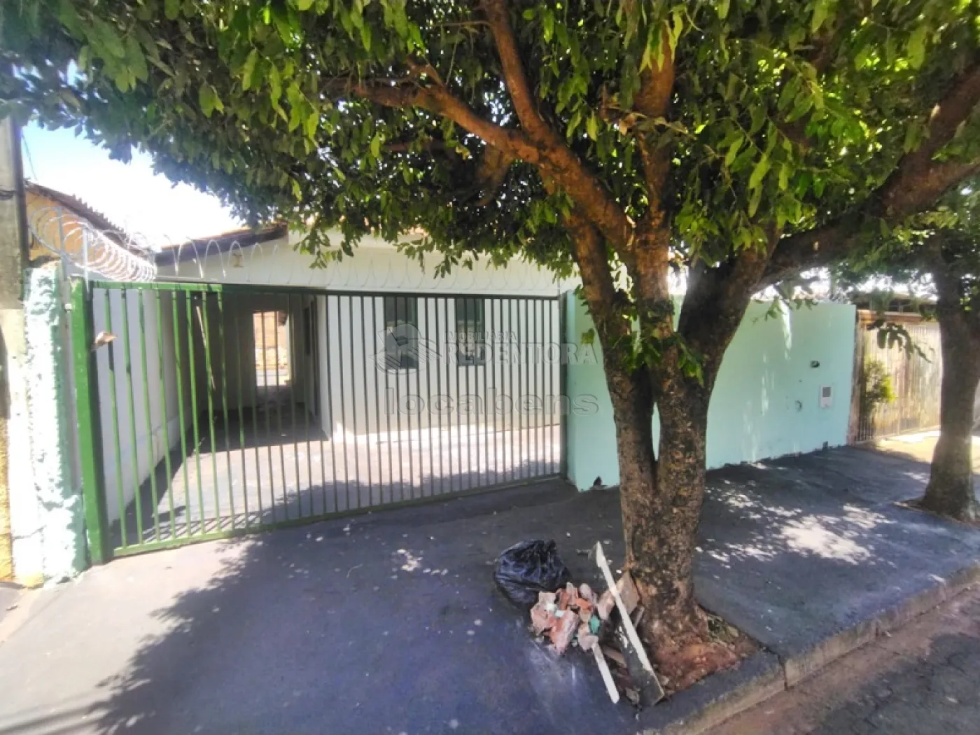 Alugar Casa / Padrão em São José do Rio Preto R$ 900,00 - Foto 1