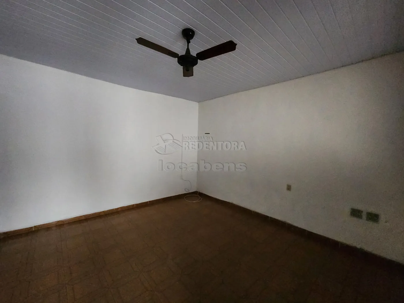 Alugar Casa / Padrão em São José do Rio Preto R$ 850,00 - Foto 1