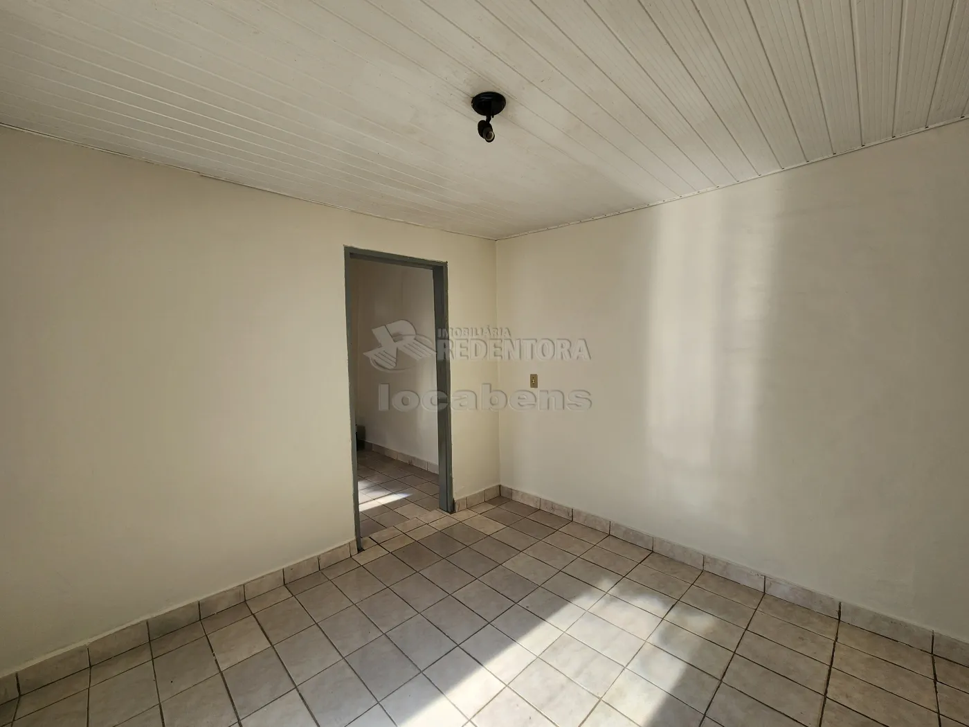 Alugar Casa / Padrão em São José do Rio Preto apenas R$ 700,00 - Foto 1