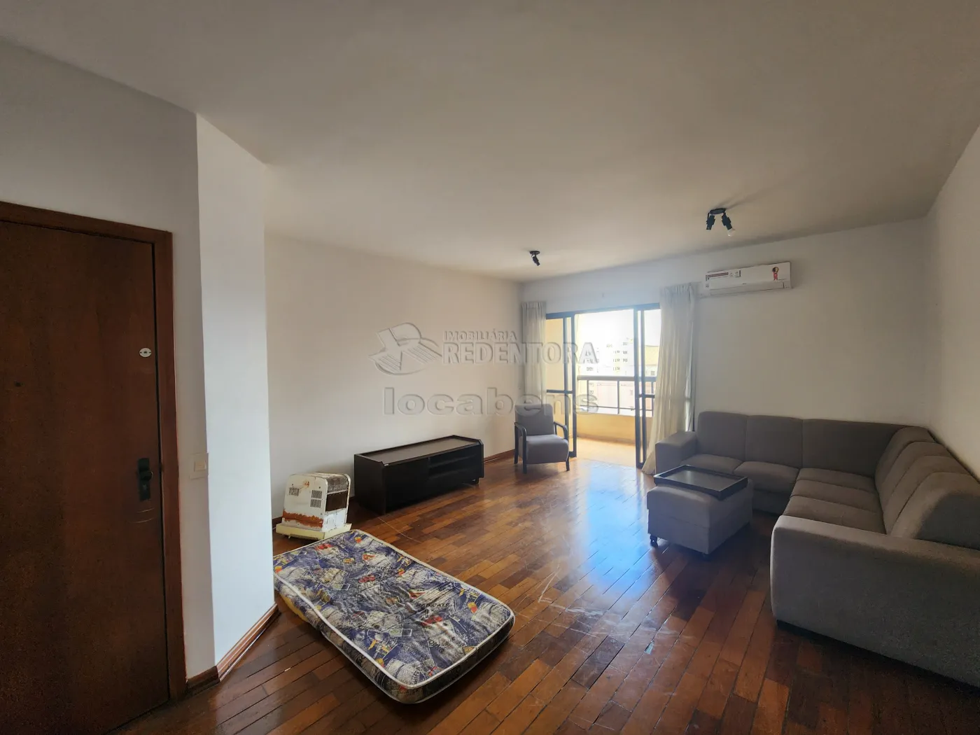 Apartamento para alugar com 3 quartos, 105m² - Foto 2