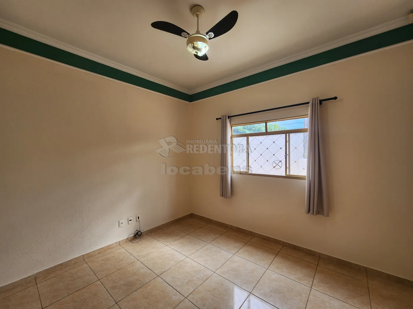 Casa para alugar com 3 quartos, 150m² - Foto 2