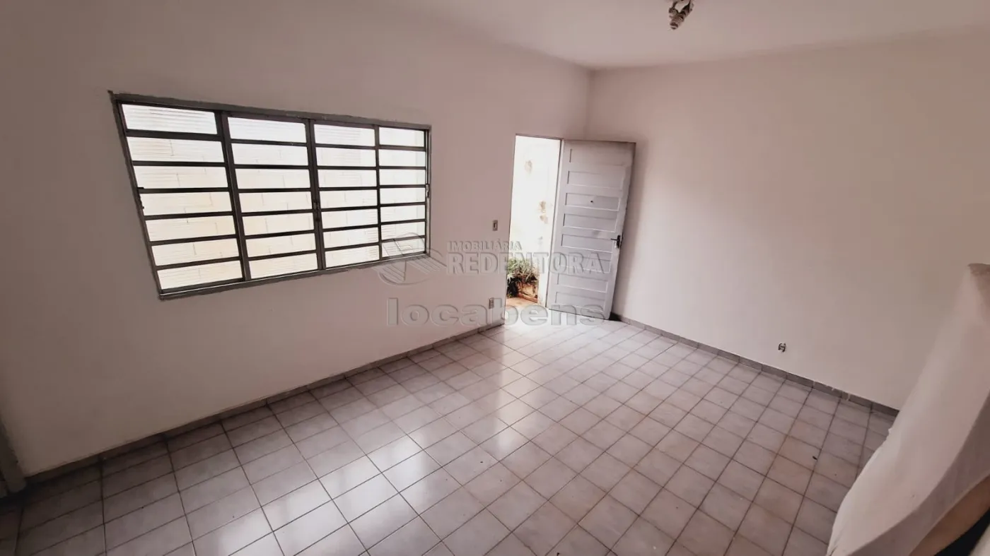 Casa para alugar com 3 quartos, 60m² - Foto 1