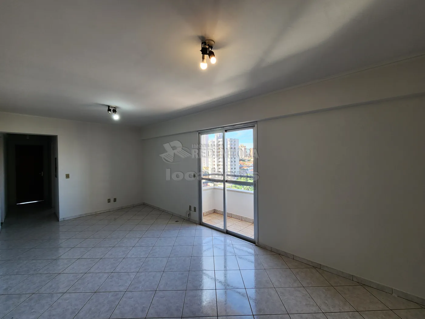 Apartamento para alugar com 3 quartos, 115m² - Foto 1