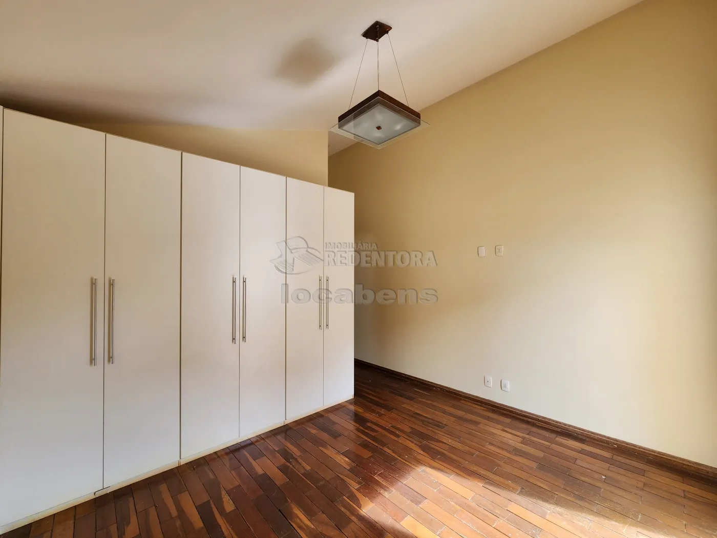 Casa para alugar com 4 quartos, 400m² - Foto 23