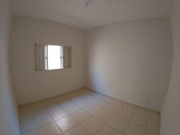 Alugar Casa / Padrão em São José do Rio Preto R$ 1.000,00 - Foto 4