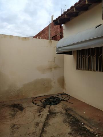 Alugar Casa / Padrão em São José do Rio Preto R$ 1.000,00 - Foto 2