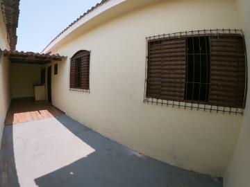 Alugar Casa / Padrão em São José do Rio Preto R$ 650,00 - Foto 1