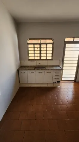 Alugar Casa / Padrão em São José do Rio Preto R$ 1.000,00 - Foto 5