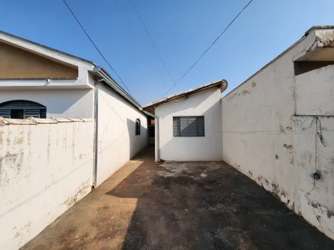 Alugar Casa / Padrão em São José do Rio Preto. apenas R$ 800,00