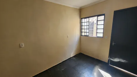 Alugar Casa / Padrão em São José do Rio Preto R$ 550,00 - Foto 3