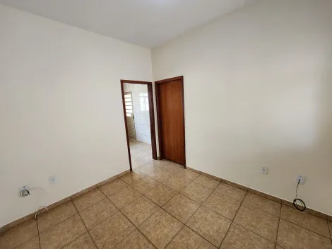 Alugar Casa / Padrão em São José do Rio Preto. apenas R$ 900,00