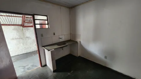 Alugar Casa / Padrão em São José do Rio Preto R$ 550,00 - Foto 2