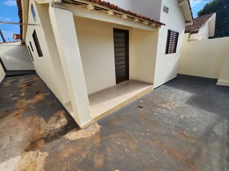 Casa / Padrão em São José do Rio Preto Alugar por R$900,00