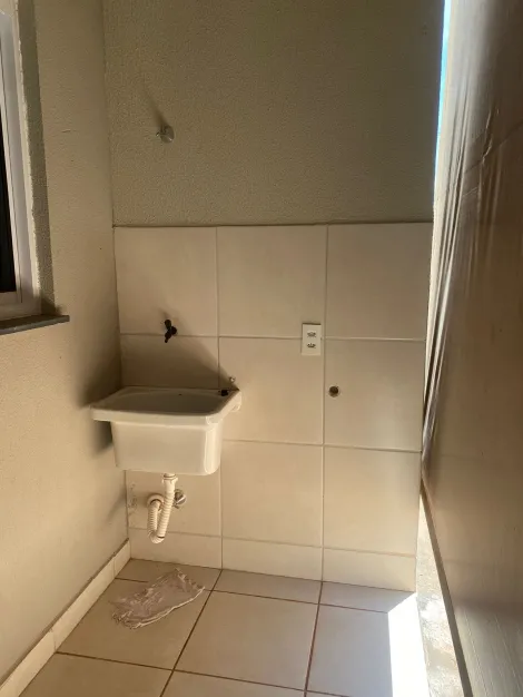 Alugar Casa / Condomínio em São José do Rio Preto R$ 1.000,00 - Foto 9