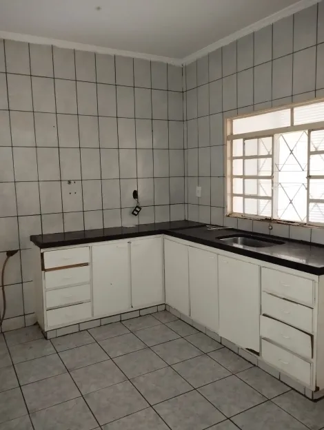 Alugar Casa / Padrão em São José do Rio Preto R$ 1.200,00 - Foto 4