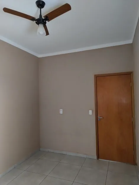 Alugar Casa / Padrão em Bady Bassitt. apenas R$ 1.000,00