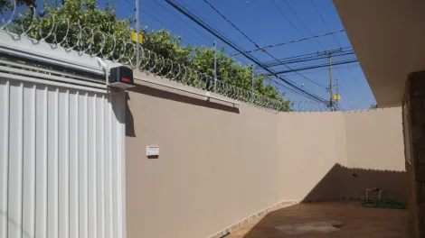 Alugar Casa / Padrão em São José do Rio Preto R$ 2.200,00 - Foto 3