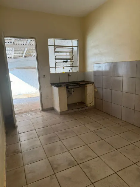 Alugar Casa / Padrão em São José do Rio Preto R$ 1.200,00 - Foto 3