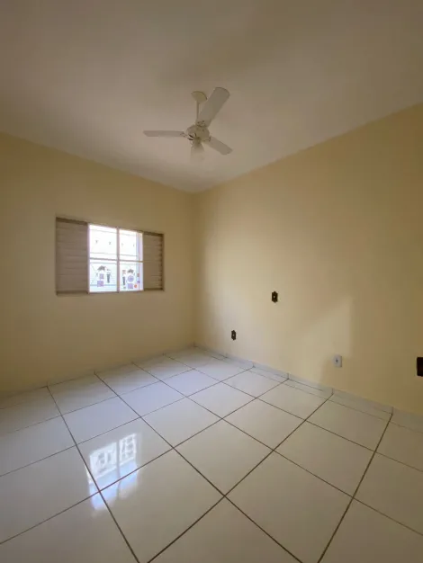 Alugar Casa / Padrão em São José do Rio Preto R$ 2.100,00 - Foto 4