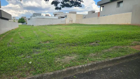 Terreno / Condomínio em Mirassol 