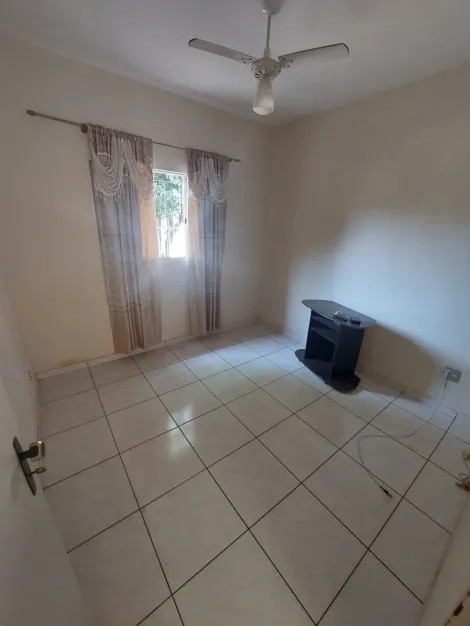 Alugar Casa / Padrão em São José do Rio Preto R$ 1.200,00 - Foto 3