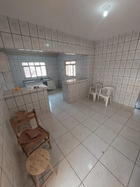 Alugar Casa / Padrão em São José do Rio Preto R$ 1.200,00 - Foto 6