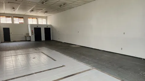 Alugar Comercial / Salão em São José do Rio Preto. apenas R$ 2.000,00