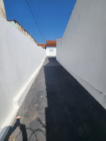 Comprar Casa / Padrão em São José do Rio Preto R$ 180.000,00 - Foto 1