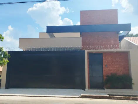 Alugar Casa / Padrão em Bady Bassitt. apenas R$ 460.000,00